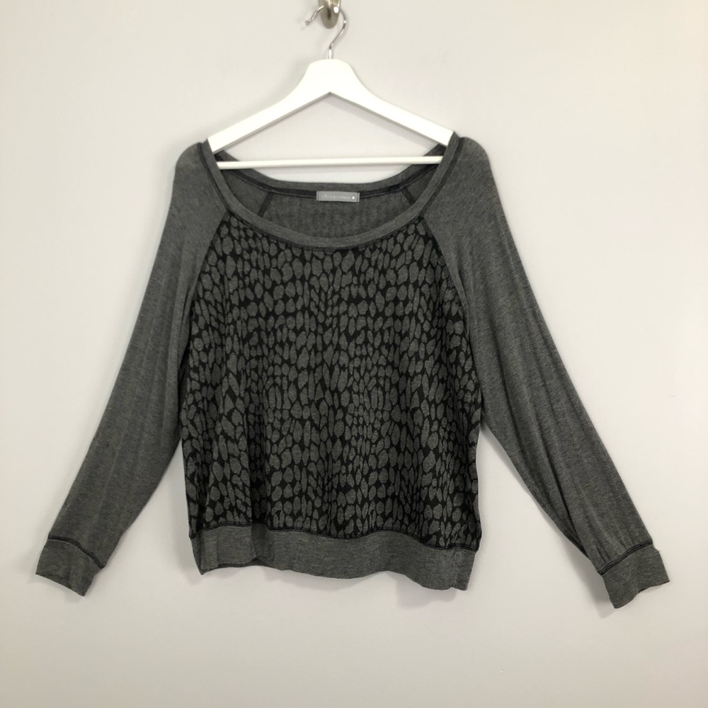 Olivia & Moon Graphic Sweater Size: M